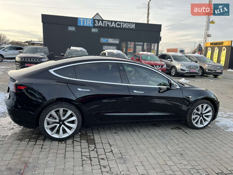 Седан Tesla Model 3 2019 в Львове