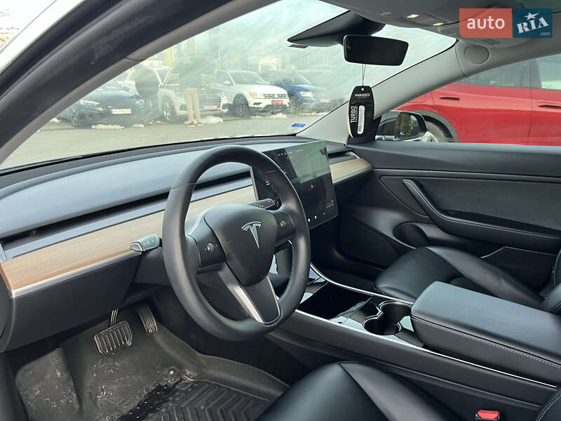 Седан Tesla Model 3 2019 в Львове