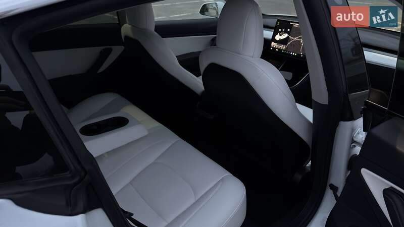 Седан Tesla Model 3 2020 в Києві