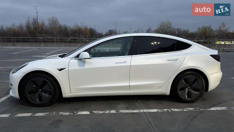Седан Tesla Model 3 2020 в Києві