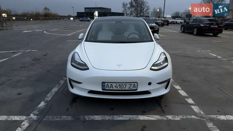 Седан Tesla Model 3 2020 в Києві