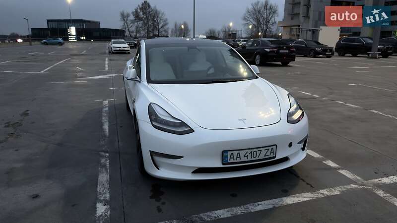 Седан Tesla Model 3 2020 в Києві