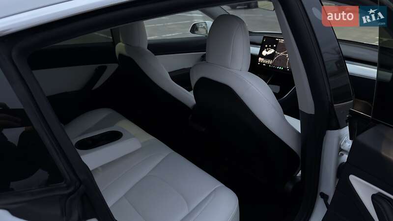 Седан Tesla Model 3 2020 в Києві