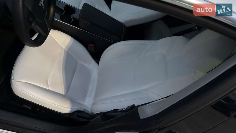 Седан Tesla Model 3 2020 в Києві