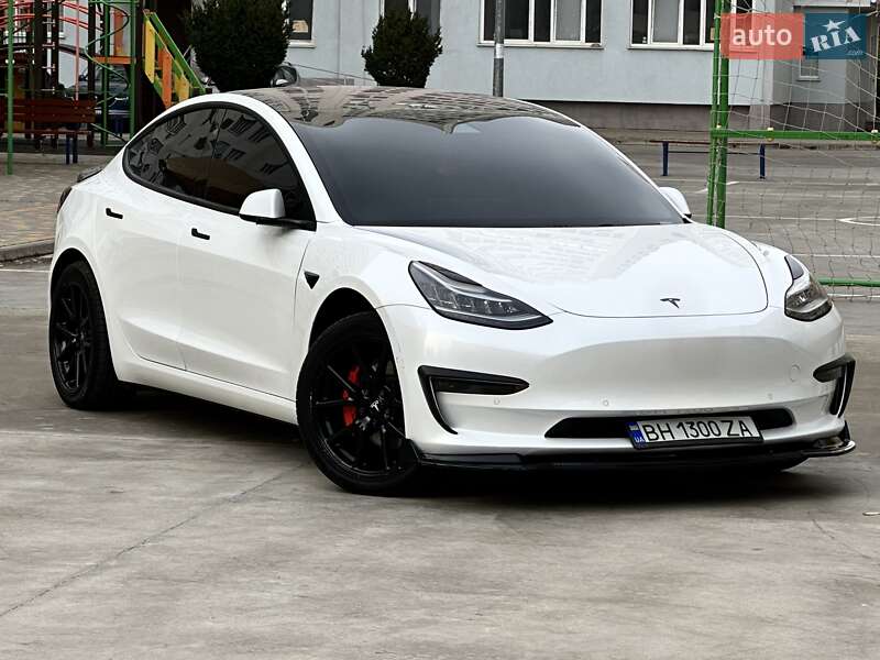 Седан Tesla Model 3 2017 в Одесі