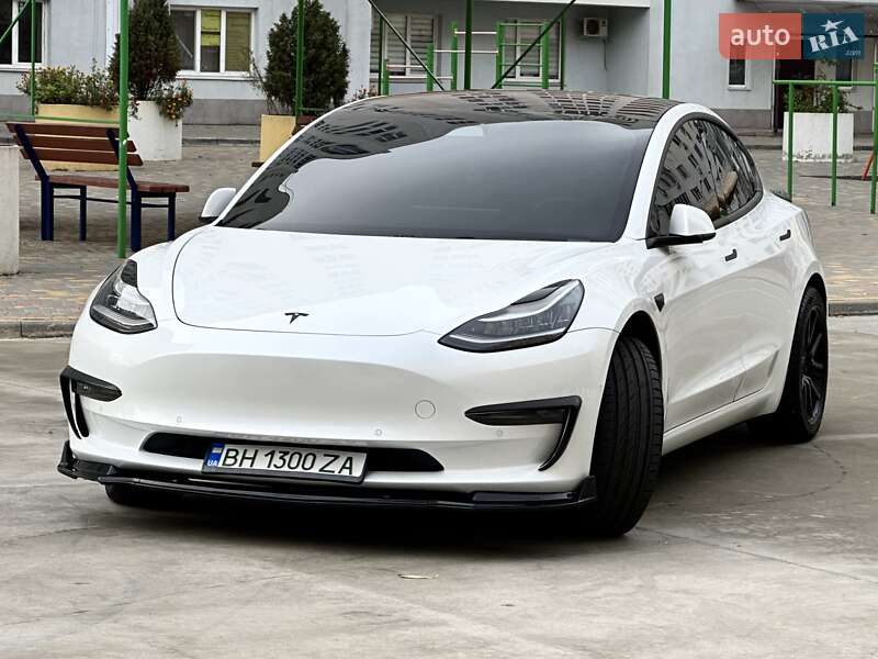 Седан Tesla Model 3 2017 в Одесі