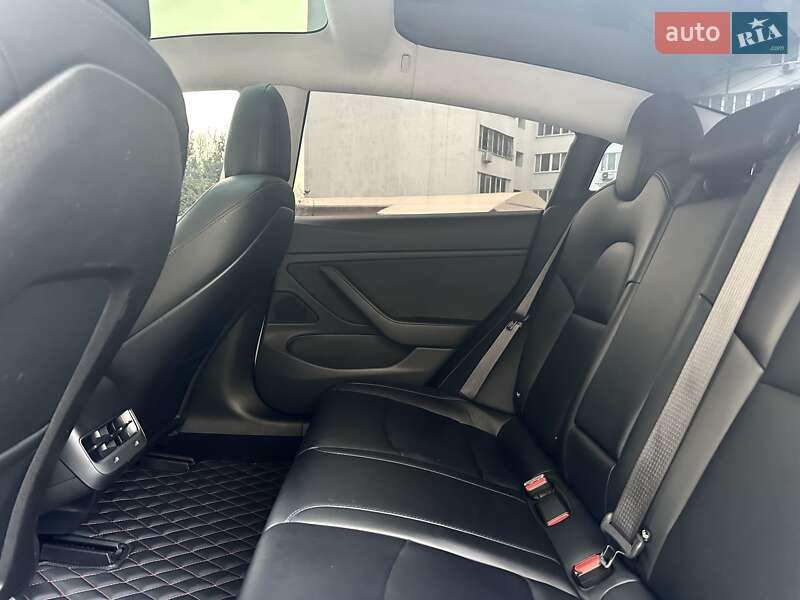 Седан Tesla Model 3 2017 в Одесі