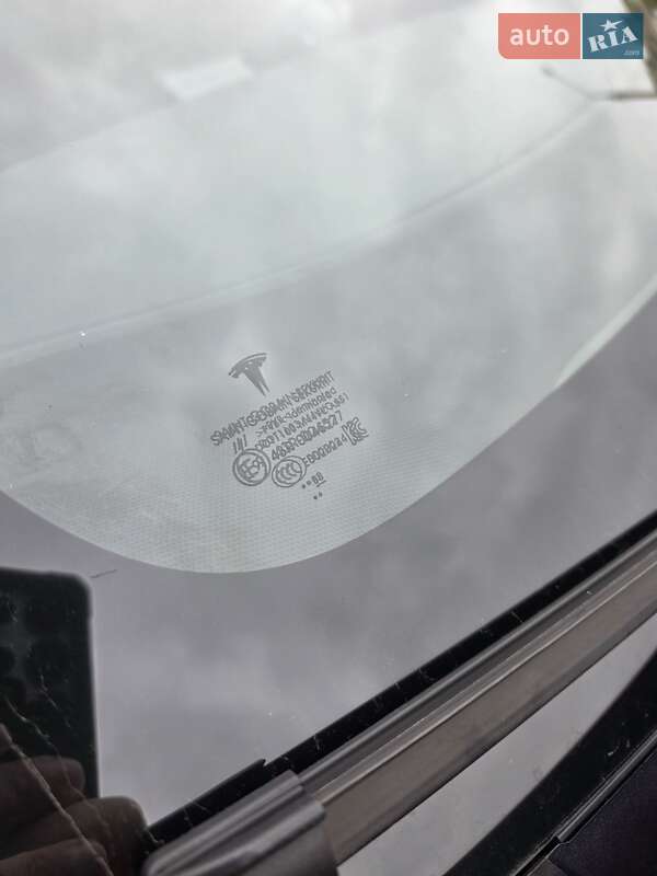 Седан Tesla Model 3 2018 в Запоріжжі