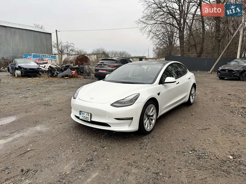 Седан Tesla Model 3 2022 в Ровно