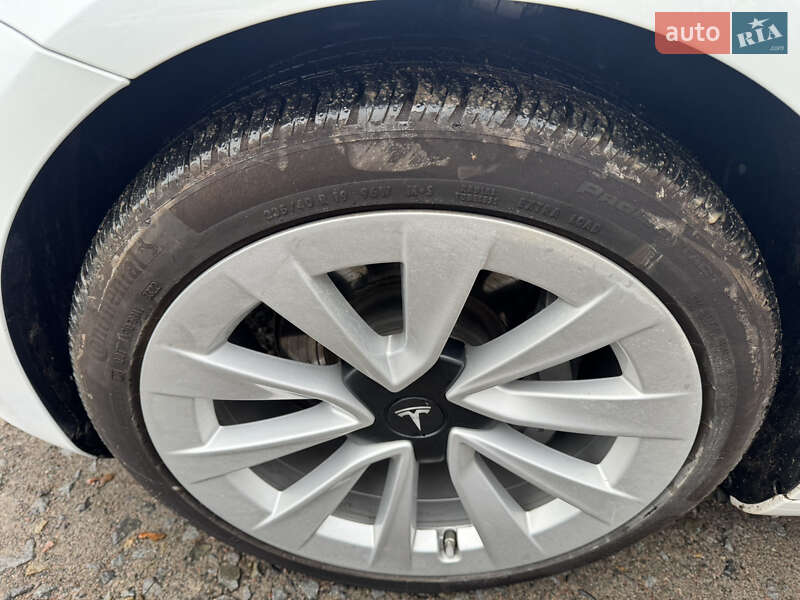 Седан Tesla Model 3 2022 в Ровно