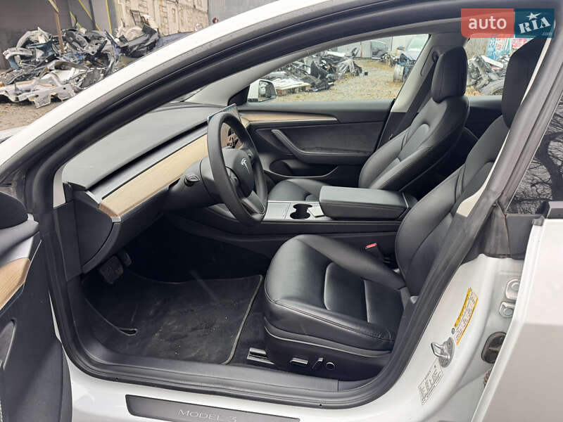 Седан Tesla Model 3 2022 в Ровно