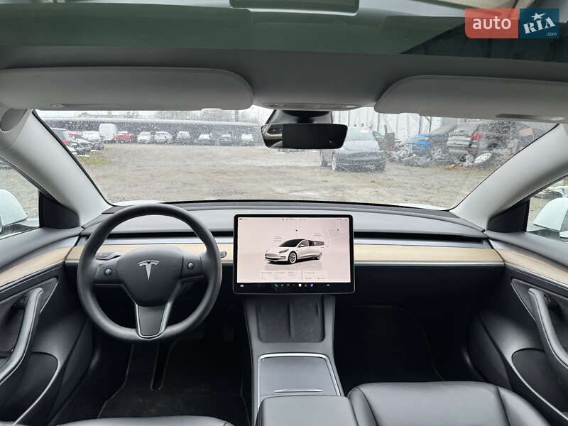 Седан Tesla Model 3 2022 в Ровно