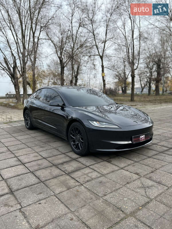 Седан Tesla Model 3 2024 в Запоріжжі