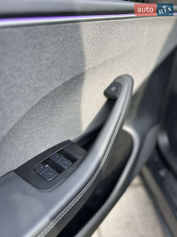 Седан Tesla Model 3 2024 в Запоріжжі