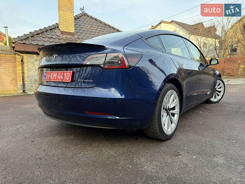 Седан Tesla Model 3 2022 в Киеве