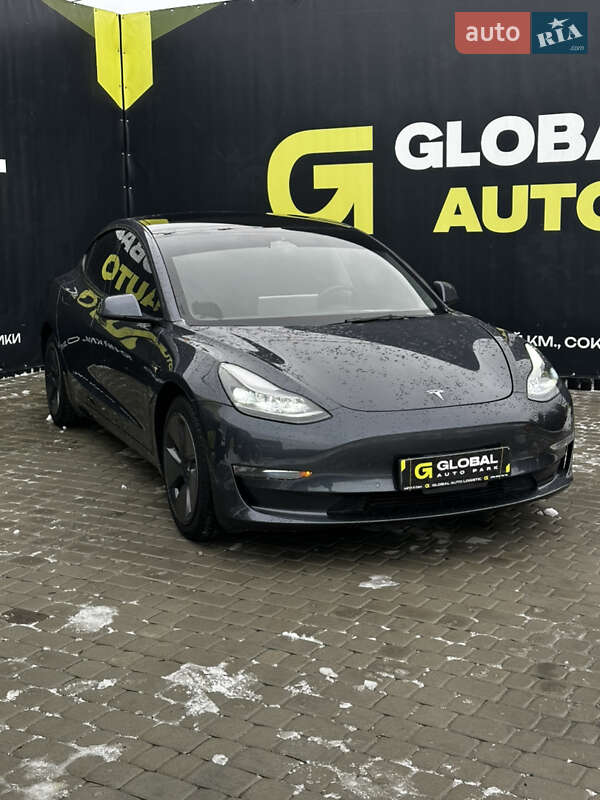 Седан Tesla Model 3 2022 в Львове