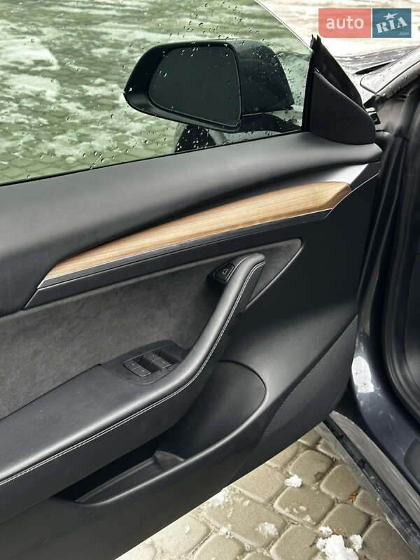 Седан Tesla Model 3 2022 в Львове