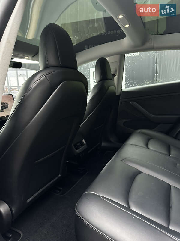 Седан Tesla Model 3 2022 в Львове