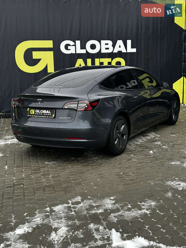 Седан Tesla Model 3 2022 в Львове