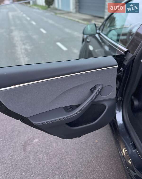 Седан Tesla Model 3 2025 в Києві