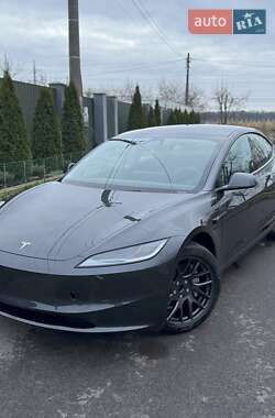 Седан Tesla Model 3 2025 в Киеве