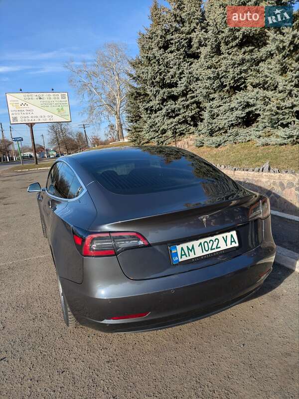 Седан Tesla Model 3 2019 в Полтаві