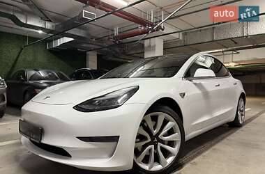 Седан Tesla Model 3 2019 в Киеве