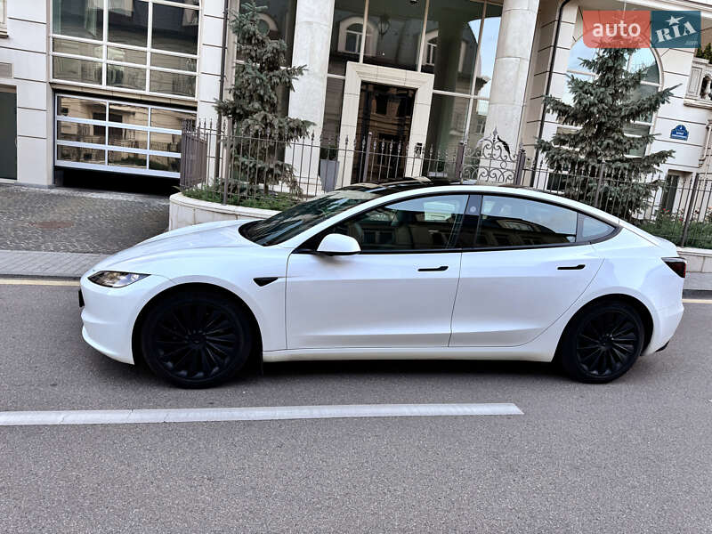 Седан Tesla Model 3 2023 в Киеве