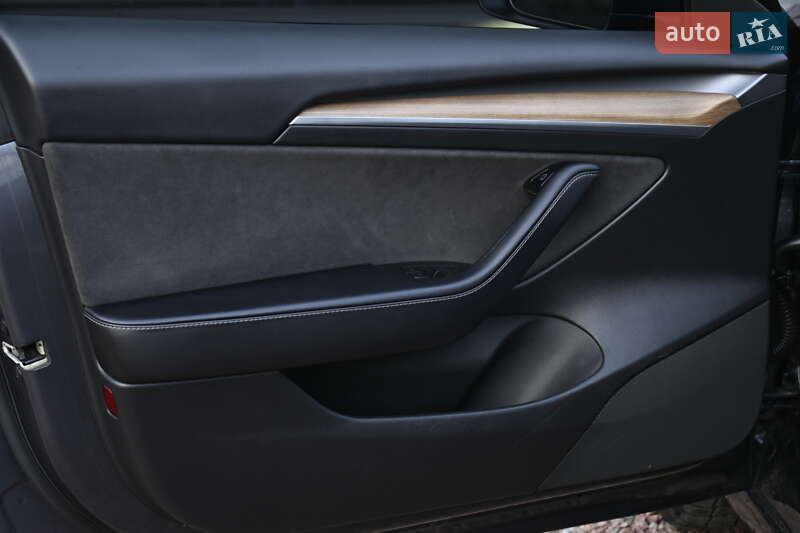 Седан Tesla Model 3 2021 в Бердичеве