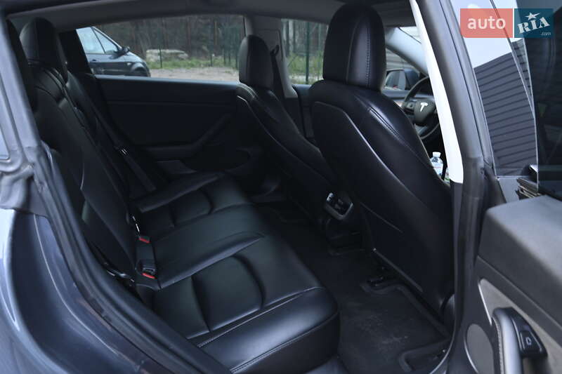 Седан Tesla Model 3 2021 в Бердичеве