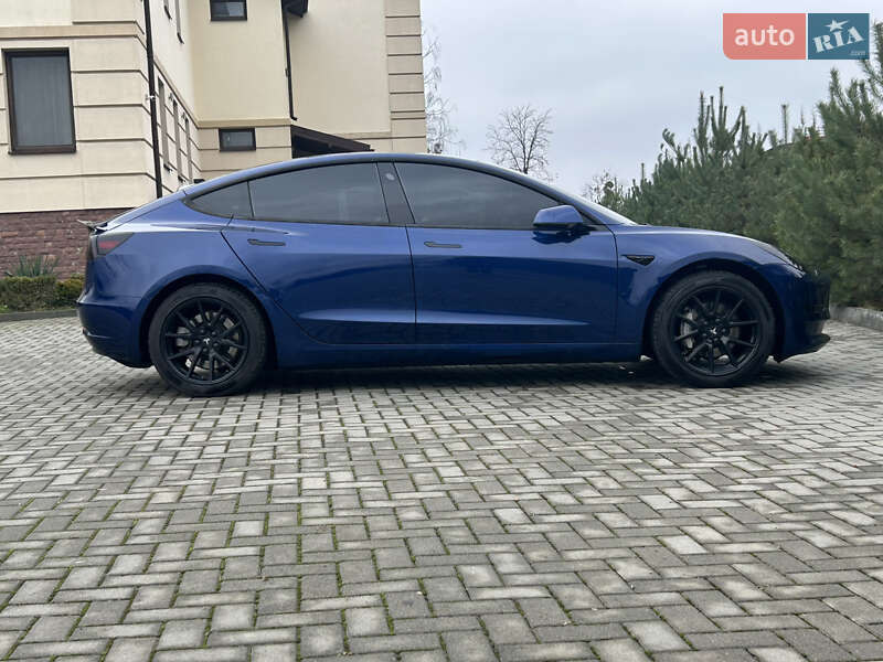 Седан Tesla Model 3 2021 в Львові