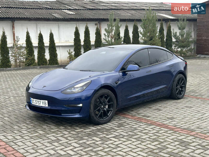 Седан Tesla Model 3 2021 в Львові