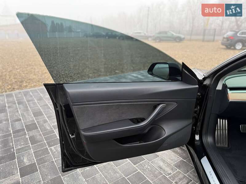 Седан Tesla Model 3 2018 в Коломые