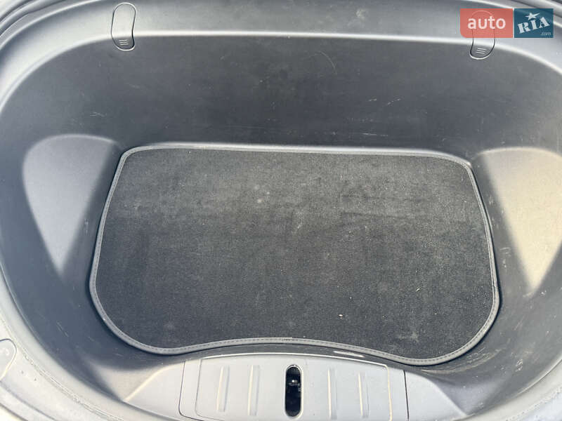 Седан Tesla Model 3 2018 в Киеве