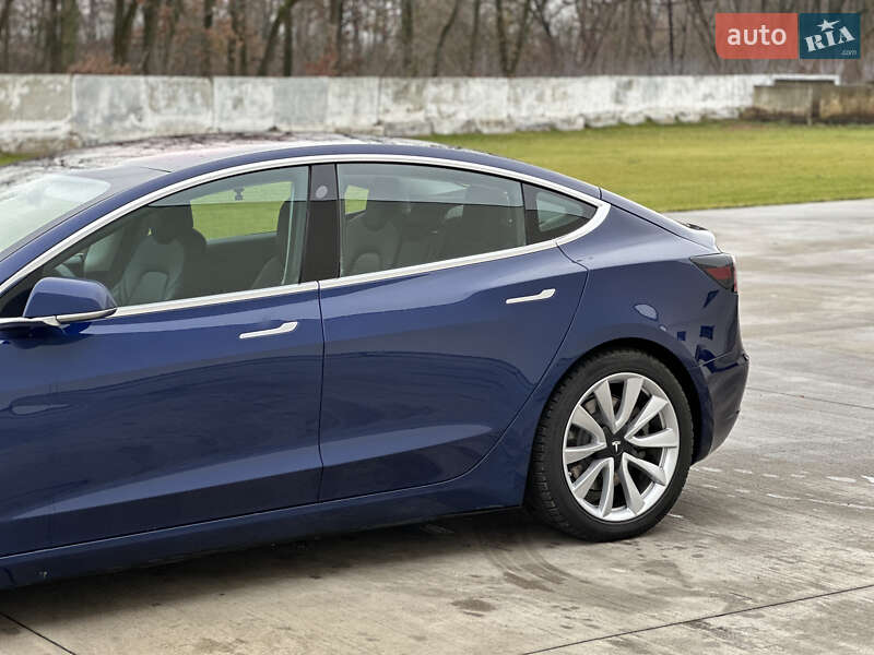 Седан Tesla Model 3 2018 в Луцке