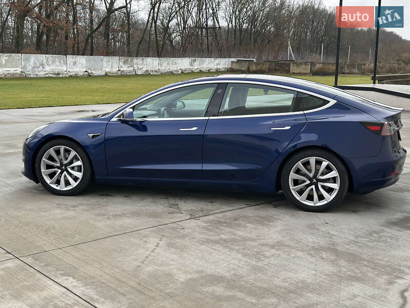 Седан Tesla Model 3 2018 в Луцке