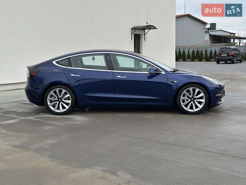 Седан Tesla Model 3 2018 в Луцке