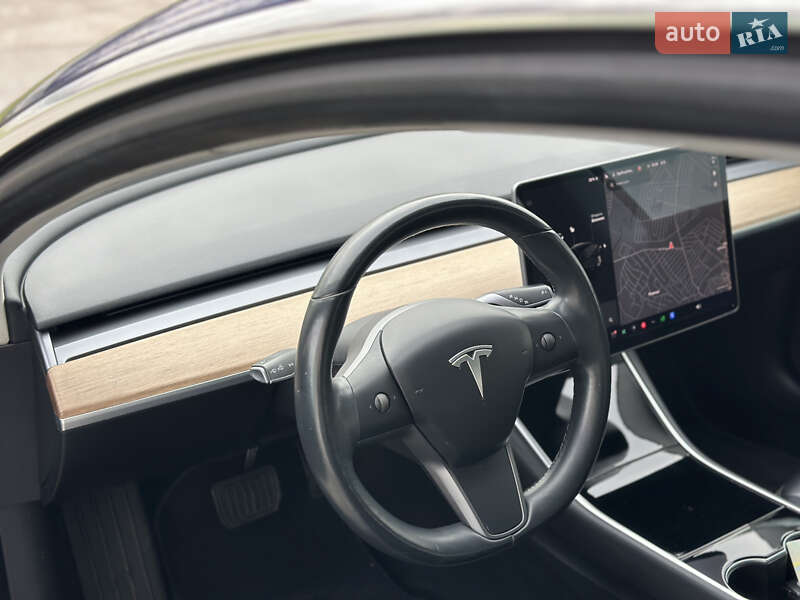 Седан Tesla Model 3 2018 в Луцке