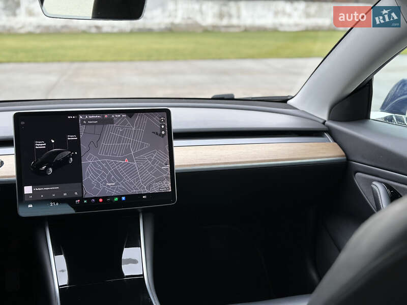 Седан Tesla Model 3 2018 в Луцке