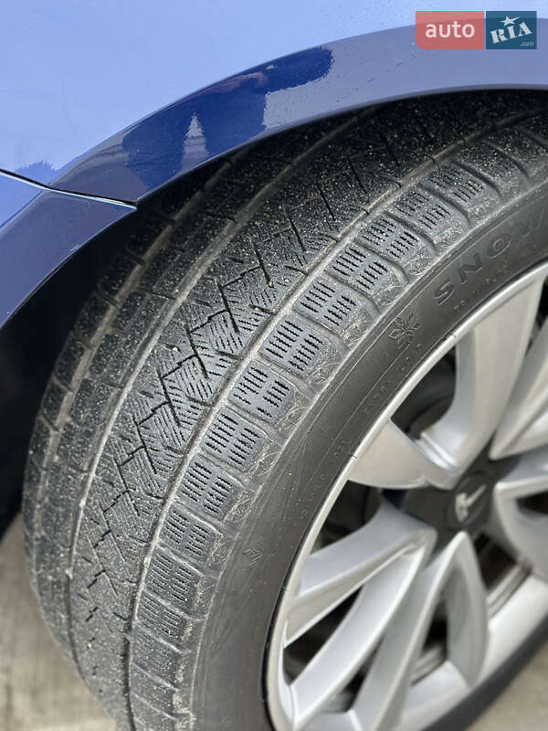 Седан Tesla Model 3 2018 в Луцке