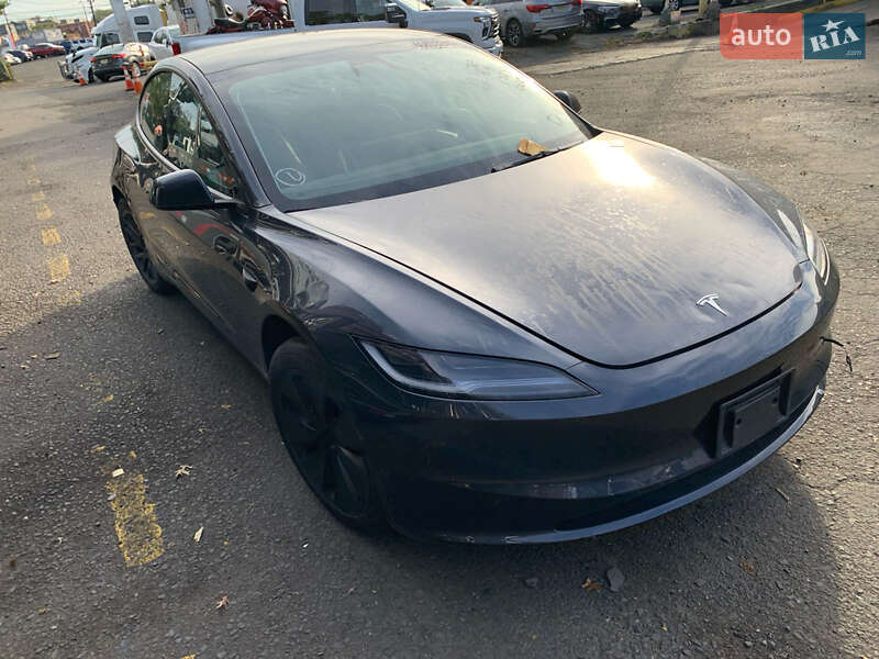 Tesla Model 3 2024