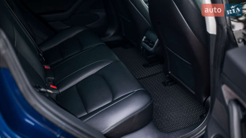 Седан Tesla Model 3 2019 в Чернівцях