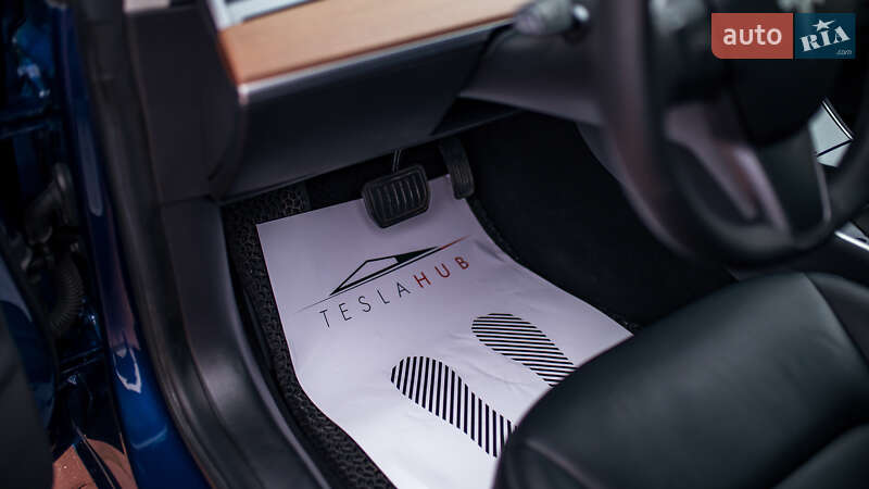 Седан Tesla Model 3 2019 в Чернівцях