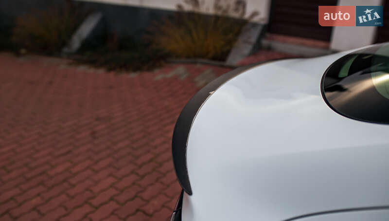 Седан Tesla Model 3 2023 в Чернівцях