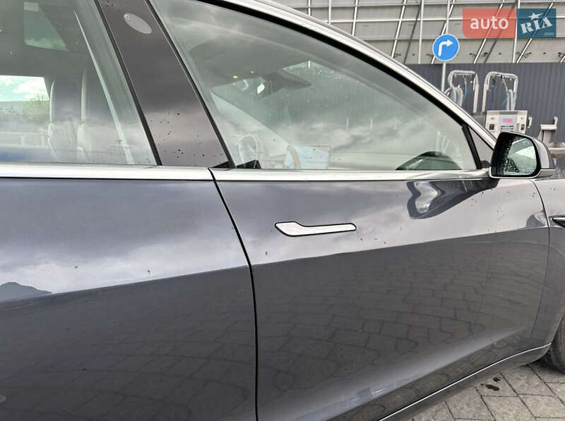 Седан Tesla Model 3 2019 в Львове