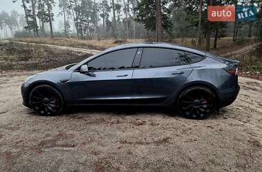 Седан Tesla Model 3 2022 в Черкасах