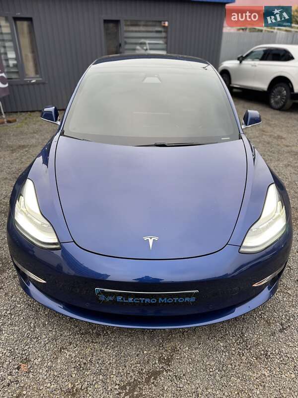 Седан Tesla Model 3 2020 в Ужгороді