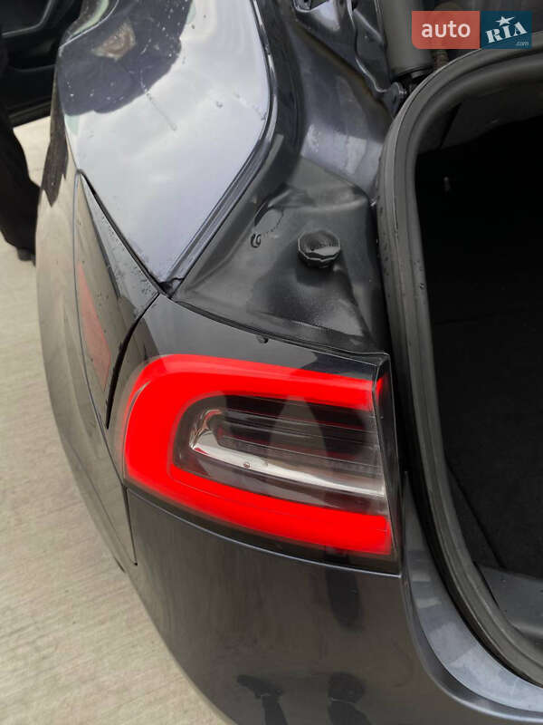 Седан Tesla Model 3 2021 в Луцке