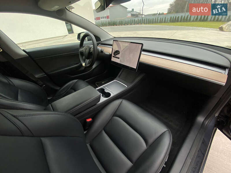 Седан Tesla Model 3 2021 в Луцке