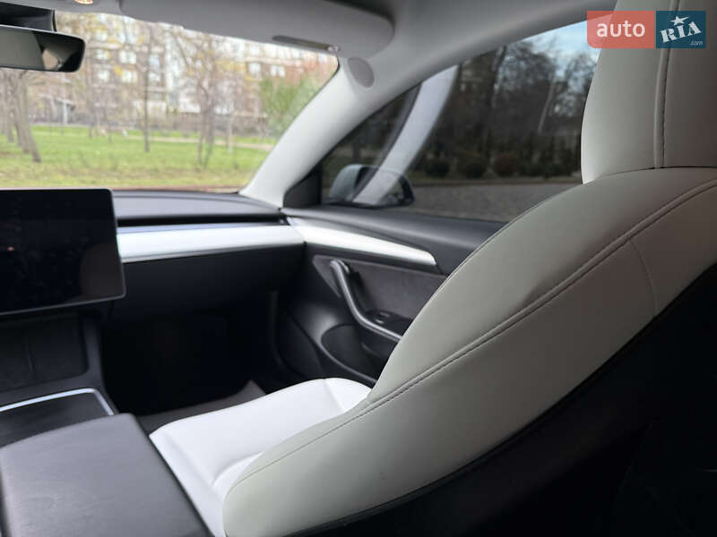 Седан Tesla Model 3 2022 в Одесі